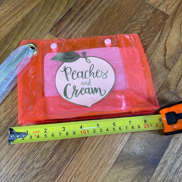 Toiletries Bag/Tanning Lotion Bag/Makeup Bag - Picture 6 of 10